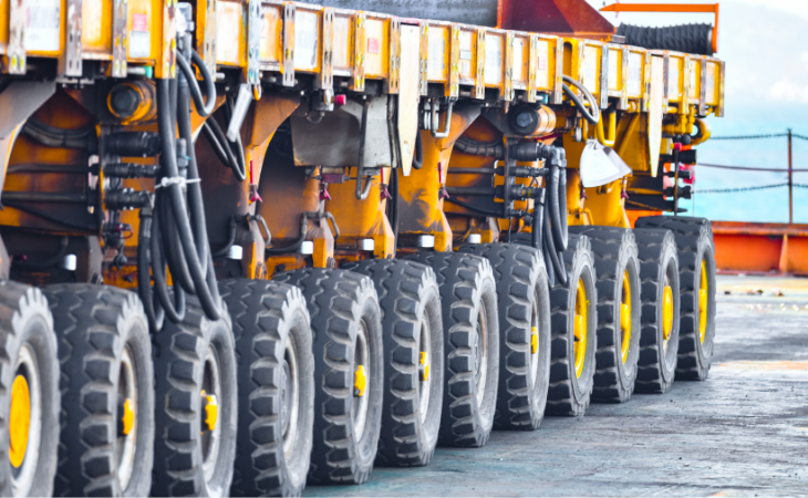 SPMT: entenda o funcionamento e as aplicações do transporte modular autopropelido