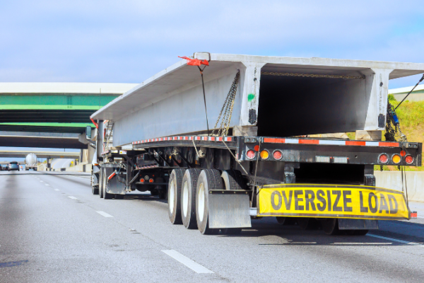 Escolta de carga superdimensionada: quando ela é obrigatória e como garantir conformidade no transporte