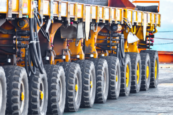 SPMT: entenda o funcionamento e as aplicações do transporte modular autopropelido