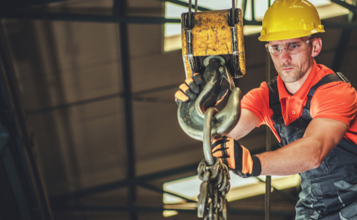 Normas NBR e ABNT para elevação de cargas: entenda as condições de segurança