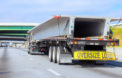 Escolta de carga superdimensionada: quando ela é obrigatória e como garantir conformidade no transporte